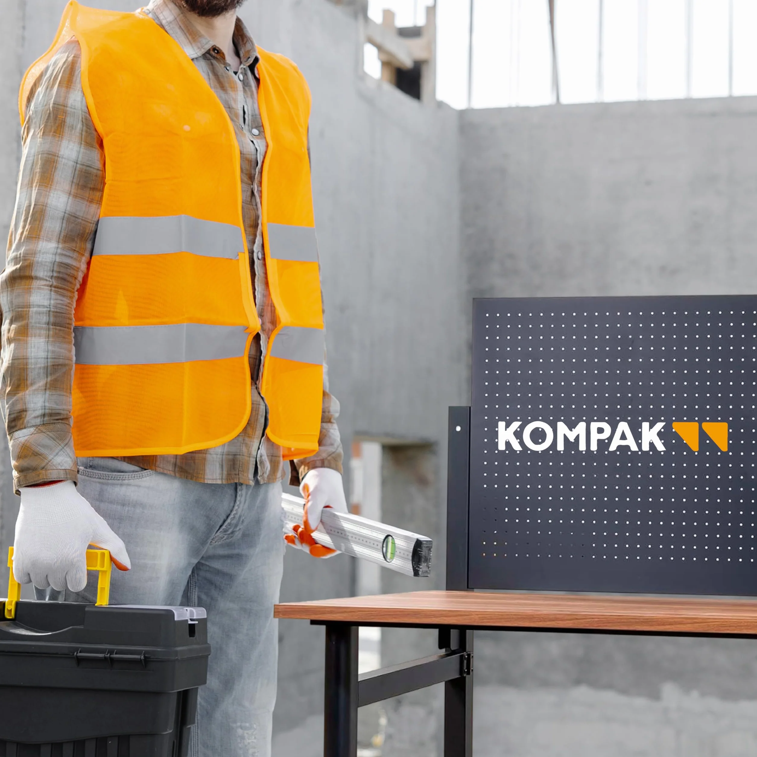 Kompact Banco de Trabajo Plegable de Pared con Altura Regulable, Mesa de Trabajo con Panel Perforado y Ganchos